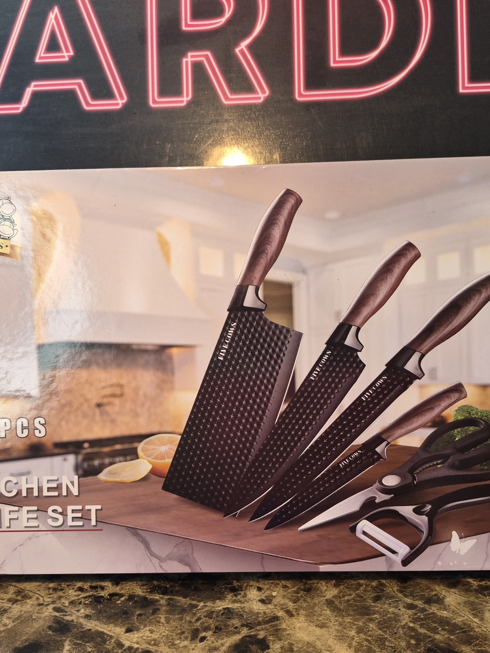 FIVE COWS Kitchen Knife Set 6 Piece Set NIB


The FIVE COWS Kitchen Knife Set is